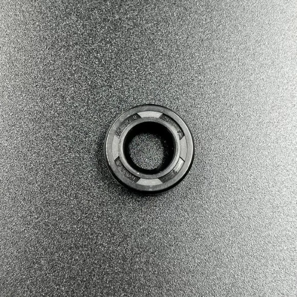 Сальник Yamaha (93101-10M25; 93102-10800) (10.8x21x7) (Omax)