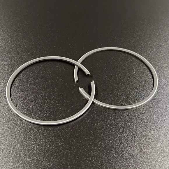 Кольца поршневые, комплект на один поршень Suzuki DT9.9-15 (толщина 1.5mm) (KACAWA) Кольца поршневые, комплект на один поршень Suzuki DT9.9-15 (толщина 1.5mm) (KACAWA)