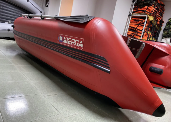 Лодка "Шерпа 430-Jet" (Цвет красный) Лодка "Шерпа 430-Jet" (Цвет красный)