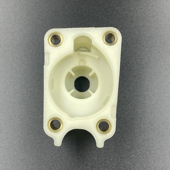 Корпус помпы охлаждения Suzuki DF 4-6(A) (Suzuki)