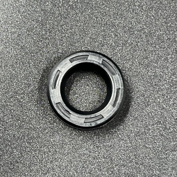 Сальник гребного вала Yamaha F2-F6 (93101-13800; 93101-13M12) (13x22x7) (Yamaha) Сальник гребного вала Yamaha F2-F6 (93101-13800; 93101-13M12) (13x22x7) (Yamaha)