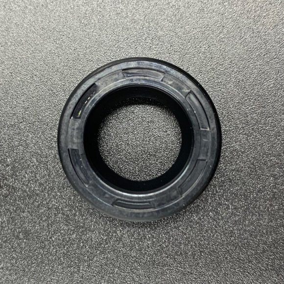 Сальник гребного вала Yamaha F2-F6 (93101-13800; 93101-13M12) (13x22x7) (Yamaha) Сальник гребного вала Yamaha F2-F6 (93101-13800; 93101-13M12) (13x22x7) (Yamaha)