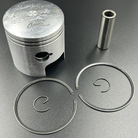 Поршневой комплект Suzuki DT25-30 (12110-96353-0.50) (0.50mm) (Omax) Поршневой комплект Suzuki DT25-30 (12110-96353-0.50) (0.50mm) (Omax)