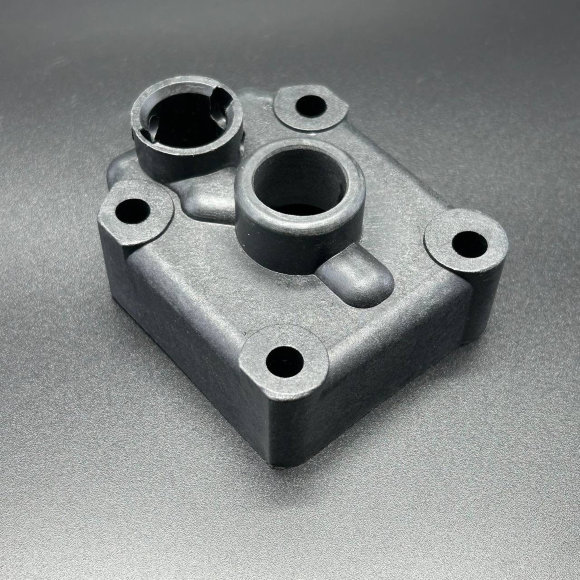 Корпус помпы охлаждения Mercury/Tohatsu 25-30 (348-65016-1; 46-161562) (Quicksilver) Корпус помпы охлаждения Mercury/Tohatsu 25-30 (348-65016-1; 46-161562) (Quicksilver)