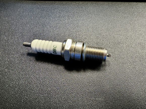 Свеча зажигания D8C (DPR6EA9) (TORCH)