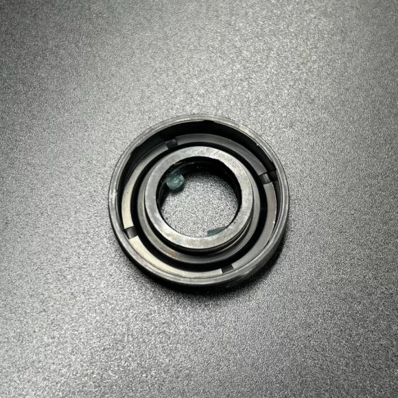 Сальник помпы (нового образца) Mercruiser 4,3/5,0/5,7/6,2/8,1/8,2L (Quicksilver)