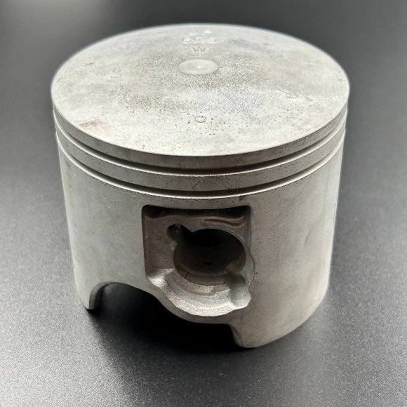 Поршень Yamaha 115-225 (P) (21mm) (0.50mm) (Osaka) Поршень Yamaha 115-225 (P) (21mm) (0.50mm) (Osaka)