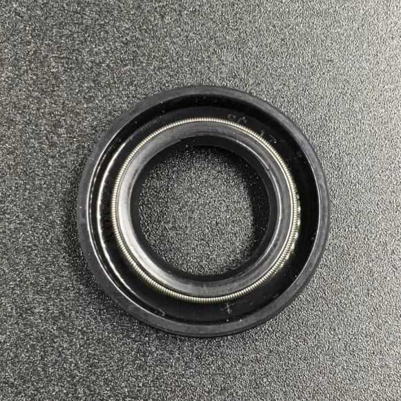 Сальник Yamaha (93101-17054) (17x30x6) (Omax) Сальник Yamaha (93101-17054) (17x30x6) (Omax)