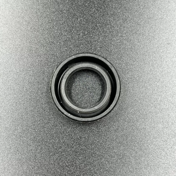 Сальник Mercury (26-41132) (18x32x8) (Omax)