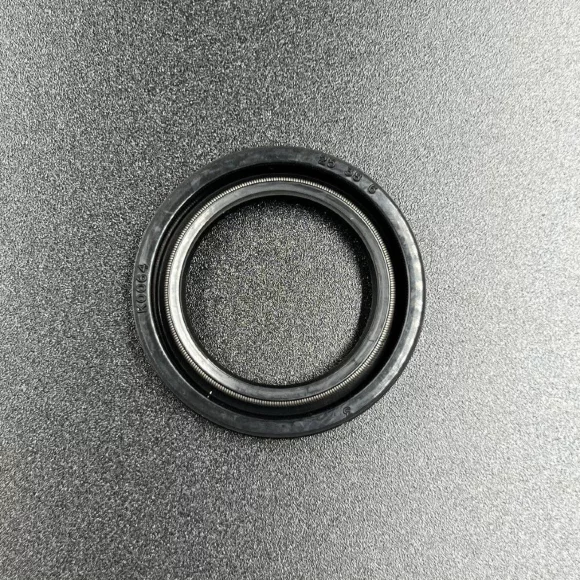 Сальник Yamaha (93101-25018) (25x38x6) (Omax) Сальник Yamaha (93101-25018) (25x38x6) (Omax)