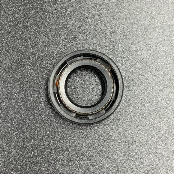 Сальник Yamaha (93101-13M37) (13.9x25x6) (Sinera) Сальник Yamaha (93101-13M37) (13.9x25x6) (Sinera)