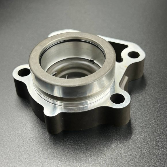 Основание помпы охлаждения Yamaha 60-90, F75-100 (6D8-WS443-00; 688-44341-01-94) (Kacawa) Основание помпы охлаждения Yamaha 60-90, F75-100 (6D8-WS443-00; 688-44341-01-94) (Kacawa)