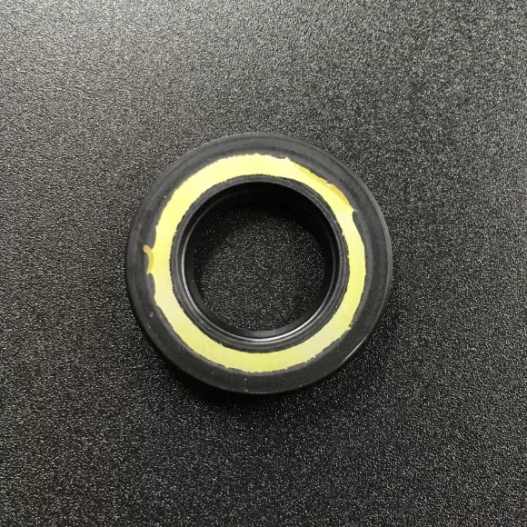 Сальник Yamaha (93101-16M36; 93101-16M01; 93104-16M04) (16x30x5) (Yamaha)