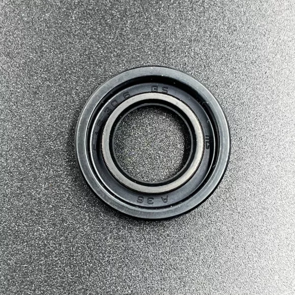 Сальник Yamaha (93101-16M36; 93101-16M01; 93104-16M04) (16x30x5) (Yamaha)