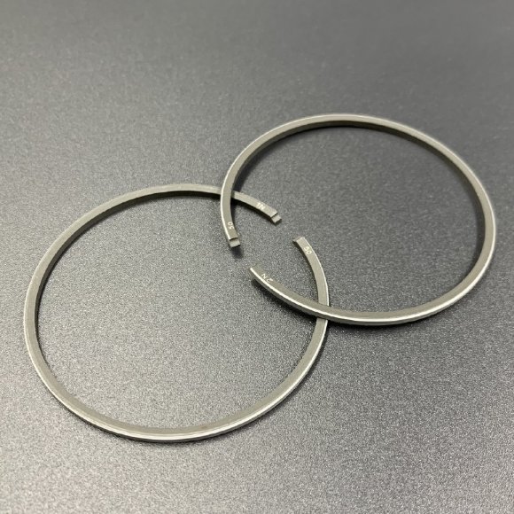Кольца поршневые, комплект на один поршень Suzuki DT9.9-15 (толщина 2mm) (0.50mm) (Sinera) Кольца поршневые, комплект на один поршень Suzuki DT9.9-15 (толщина 2mm) (0.50mm) (Sinera)