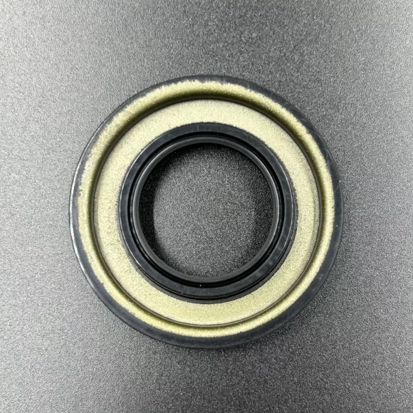 Лабиринтное уплотнение коленвала Yamaha 9.9-15 (резиновое) (PREMARINE) Лабиринтное уплотнение коленвала Yamaha 9.9-15 (резиновое) (PREMARINE)